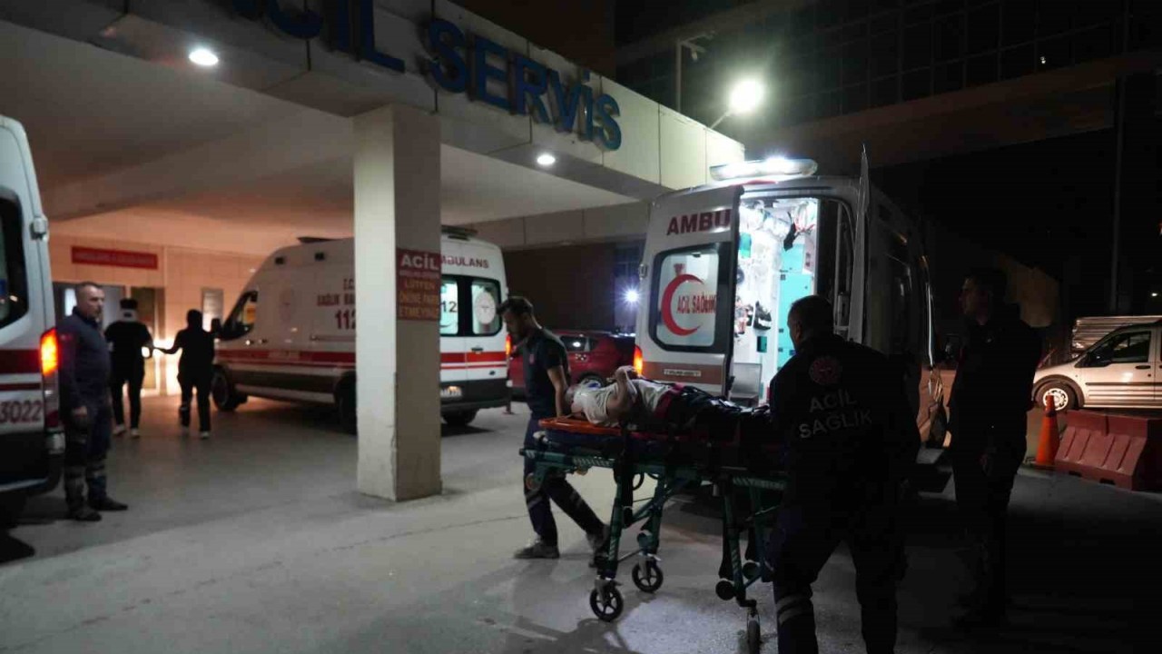 Niğde'de Trafik Kazası: 5 Kişi Yaralandı