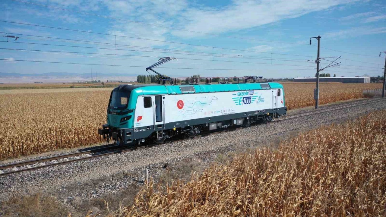 Türkiye'nin İlk Yerli Elektrikli Lokomotifi Eskişehir-5000'de Sona Yaklaşılıyor