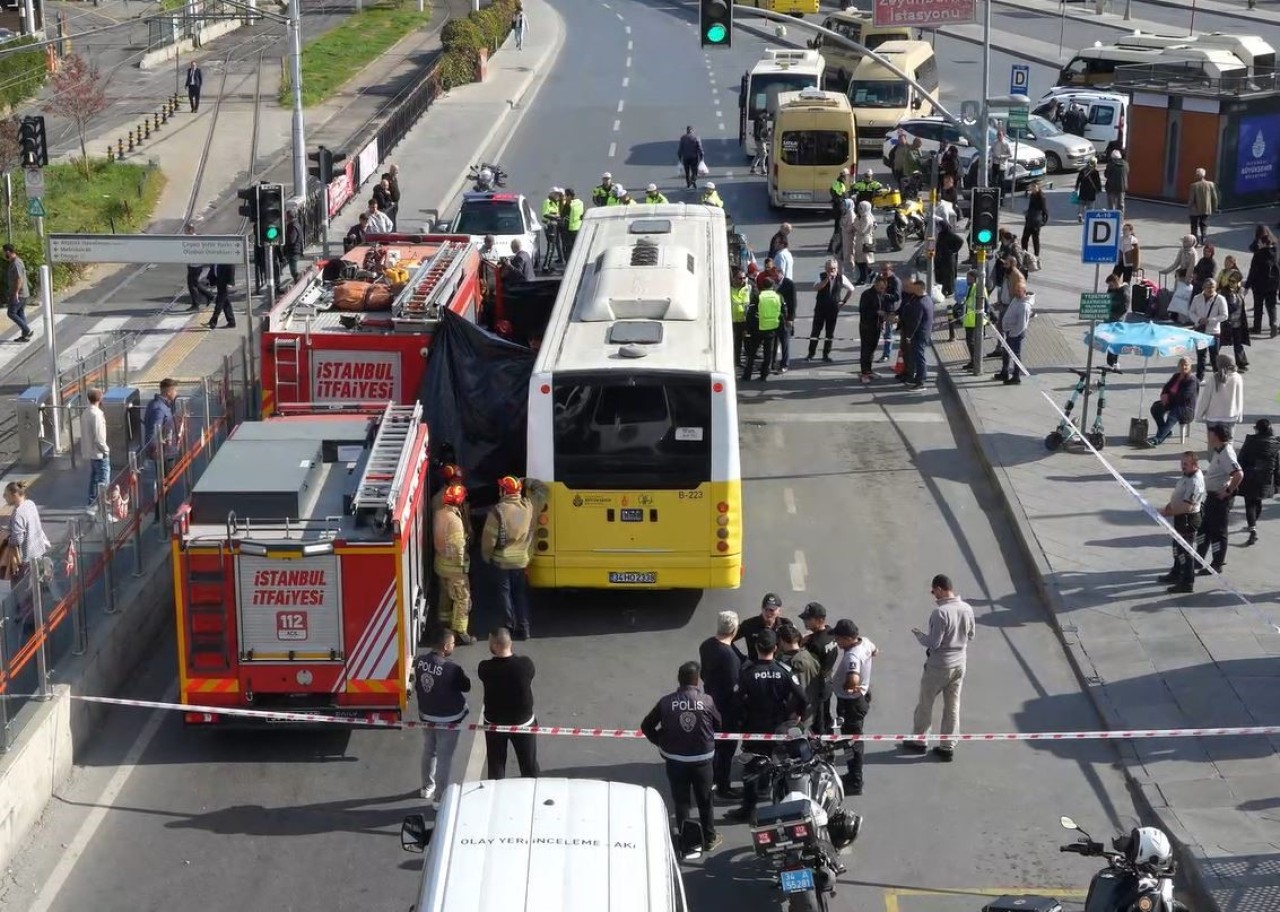 Zeytinburnu'nda İETT Otobüsü Kaza Yaptı: 80 Yaşındaki Kadın Hayatını Kaybetti