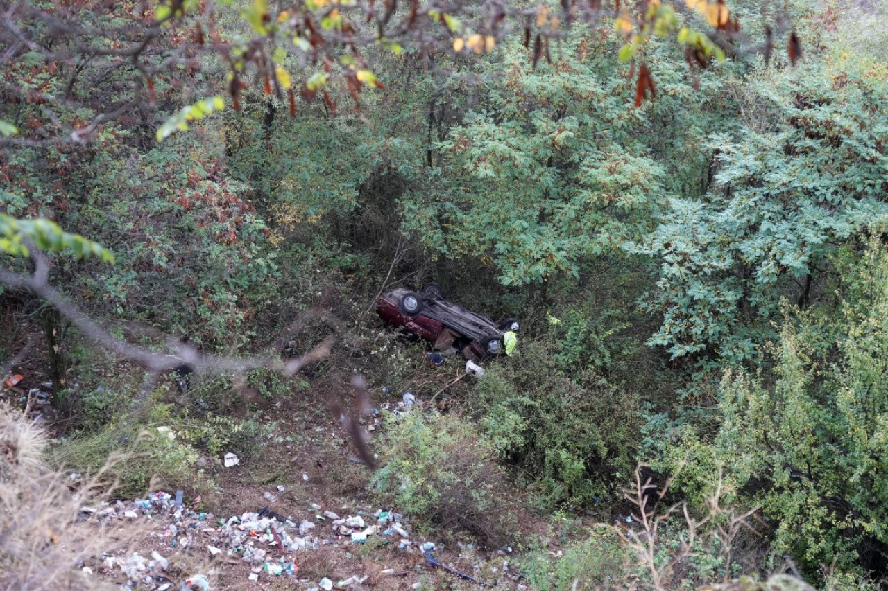 Gümüşhane'de Uçuruma Yuvarlanan Otomobilden 4 Kişi Kurtarıldı