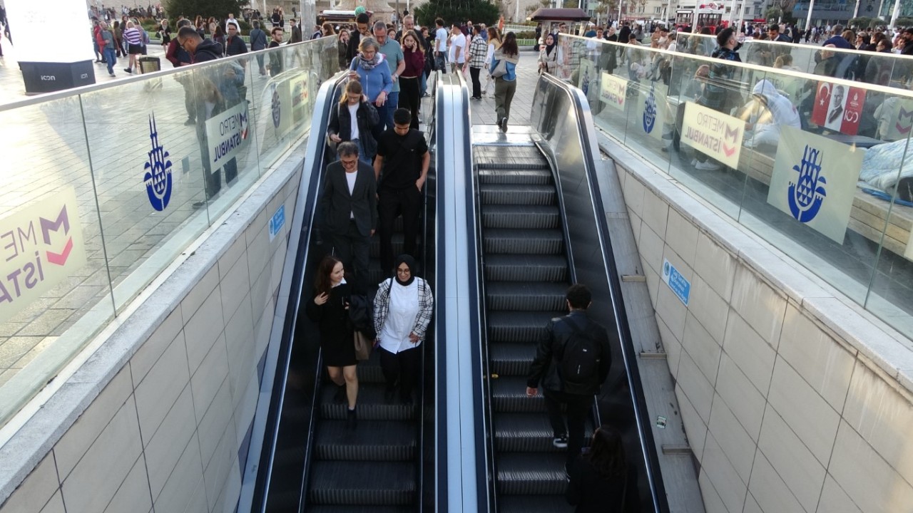 Taksim’de Yürüyen Merdiven Sorunu: Yaşlılar ve Engelliler Zor Anlar Yaşıyor