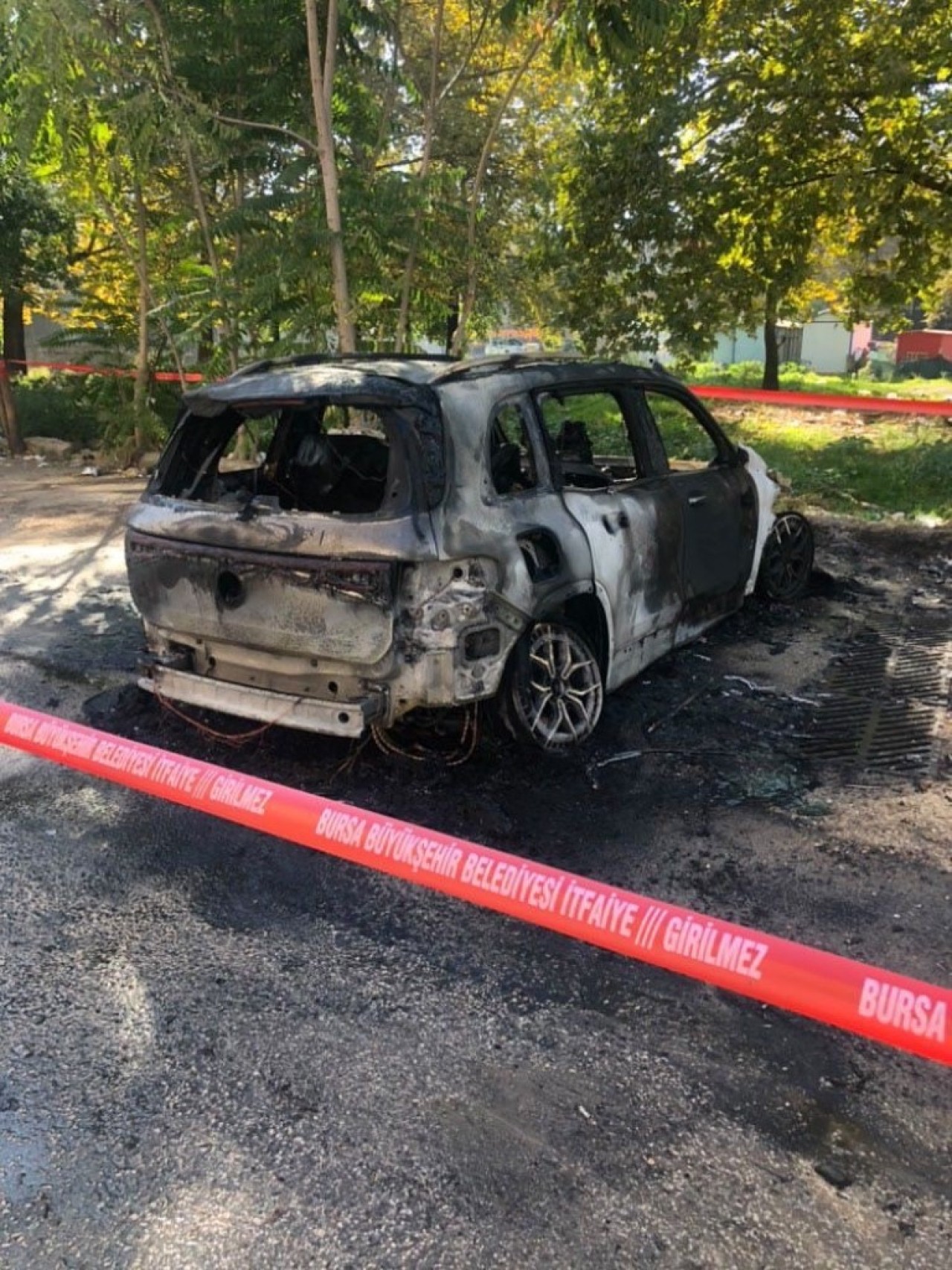 Bursa’da Lüks Elektrikli Araç Alev Alev Yandı