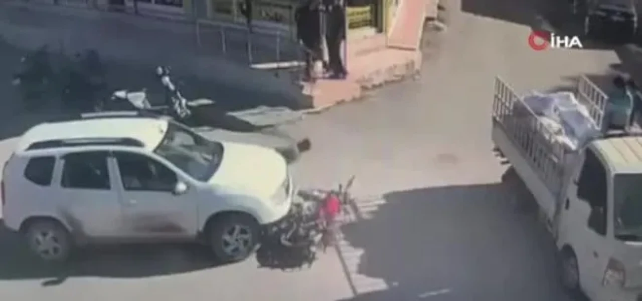 Hatay'da Motosiklet ve Otomobil Kafa Kafaya Çarpıştı