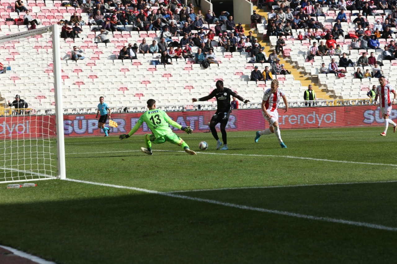 Sivas’ta Nikoliç 12 Ali Şaşal Vural 8 Gol Gördü
