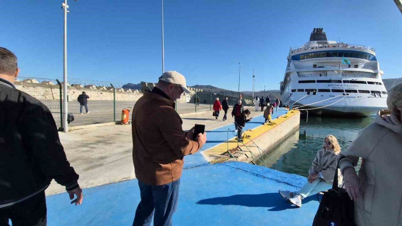 Amasra'ya Son Seferle Gelen Rus Turistler Erken Ayrıldı