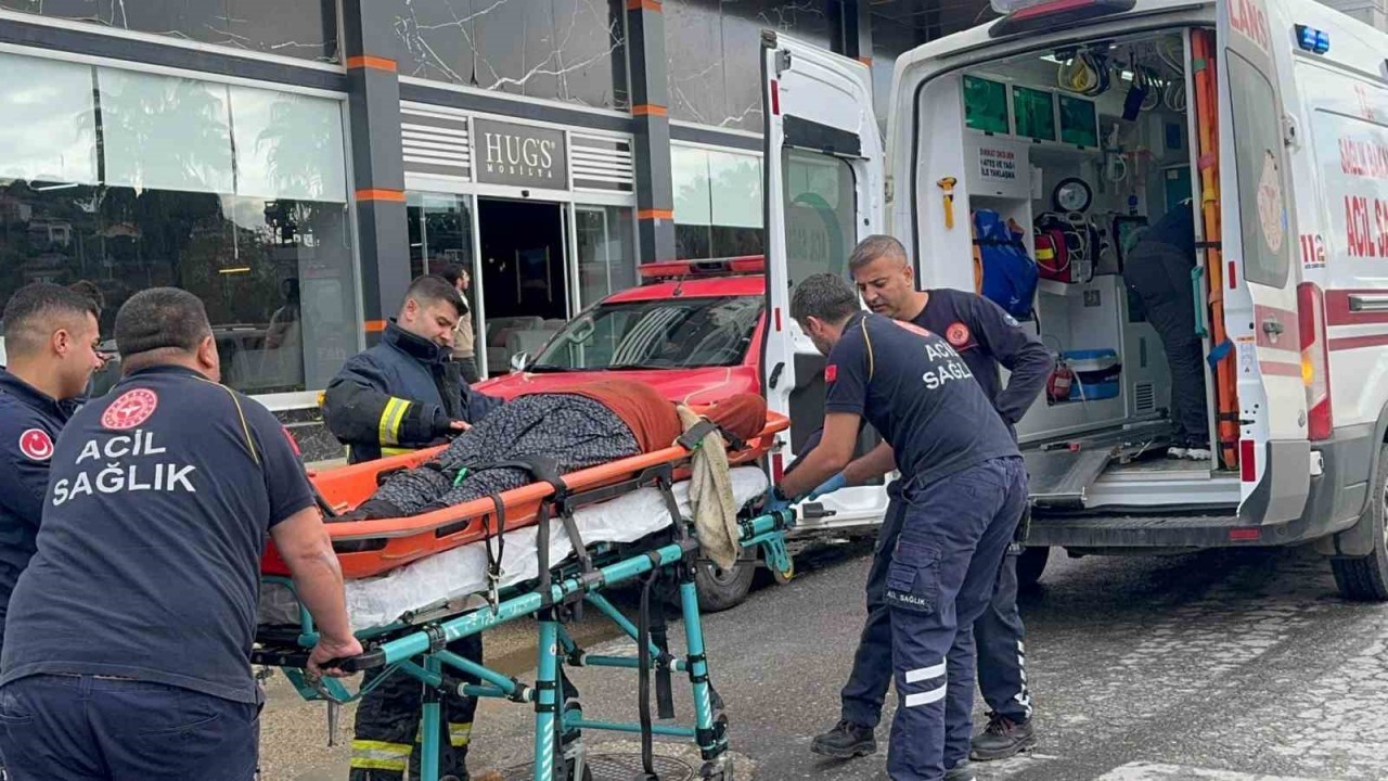 Antalya’da Asansör Boşluğuna Düşen Kadın Ağır Yaralandı