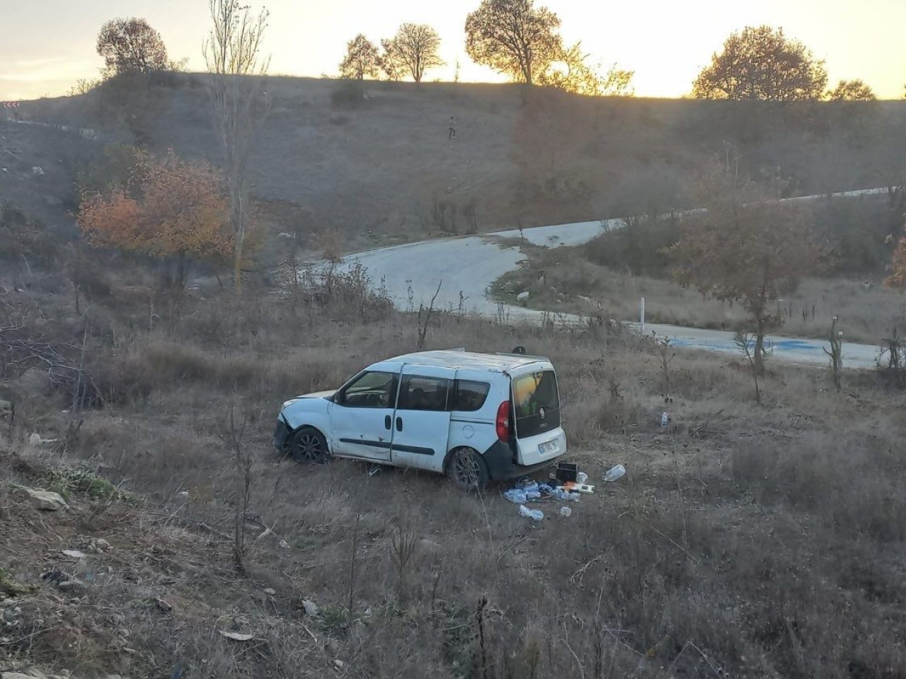 Bilecik’te Trafik Kazası: Ticari Araç Şarampole Yuvarlandı,  1 Yaralı