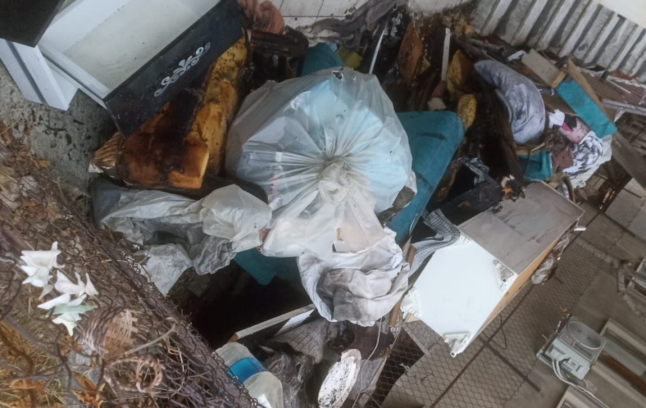 Denizli’de 3 Yaşındaki Çocuğun Çakmakla Oynarken Çıkardığı Yangında Aile Evini Kaybetti