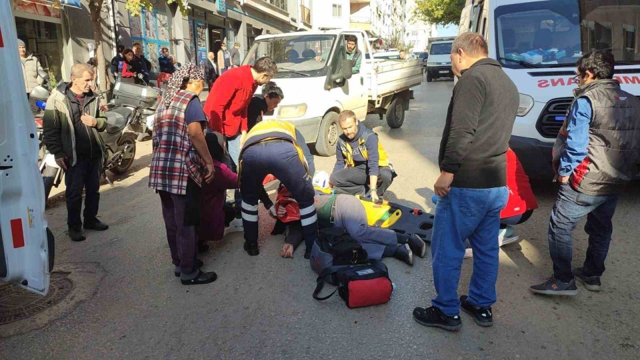 Edirne'de Motosikletin Yayaya Çarpması Sonucu 3 Yaralı