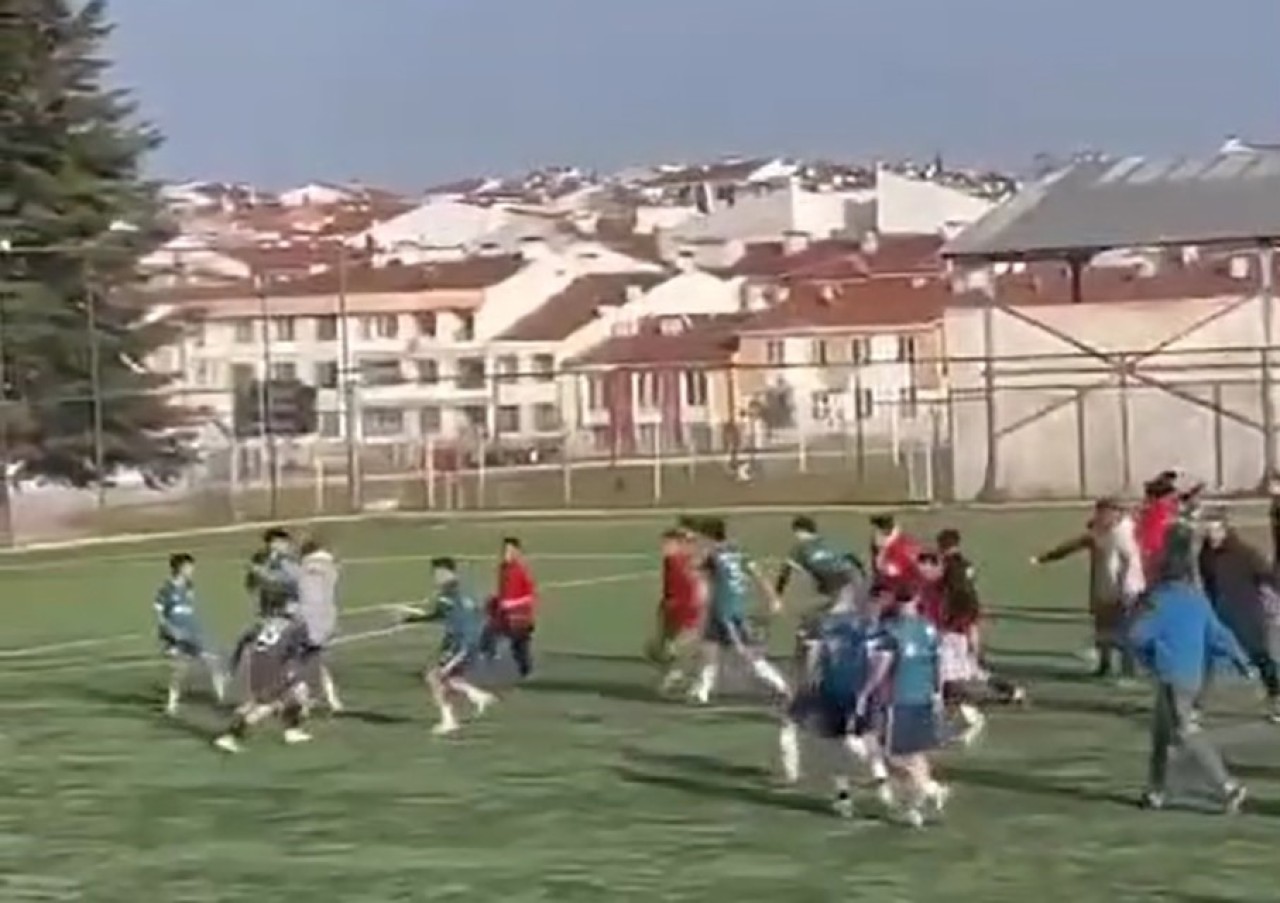 Eskişehir'de Liseler Arası Futbol Turnuvasında Kavga Çıktı,  Ödül Töreni İptal Edildi
