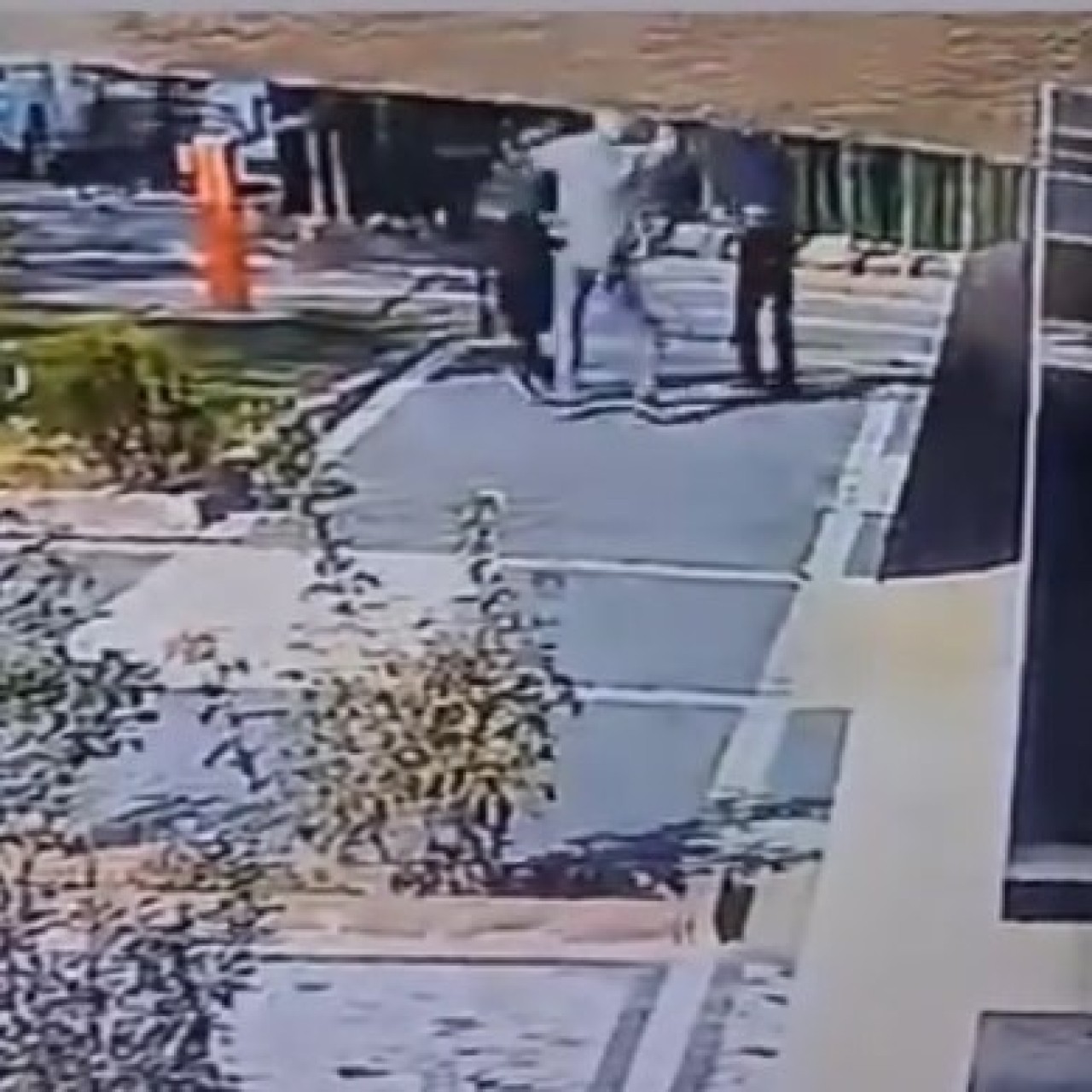 Kayseri’de Tartışma Kavga Dönüştü: Bir Kişi Kadını Tek Yumrukla Yere Serdi