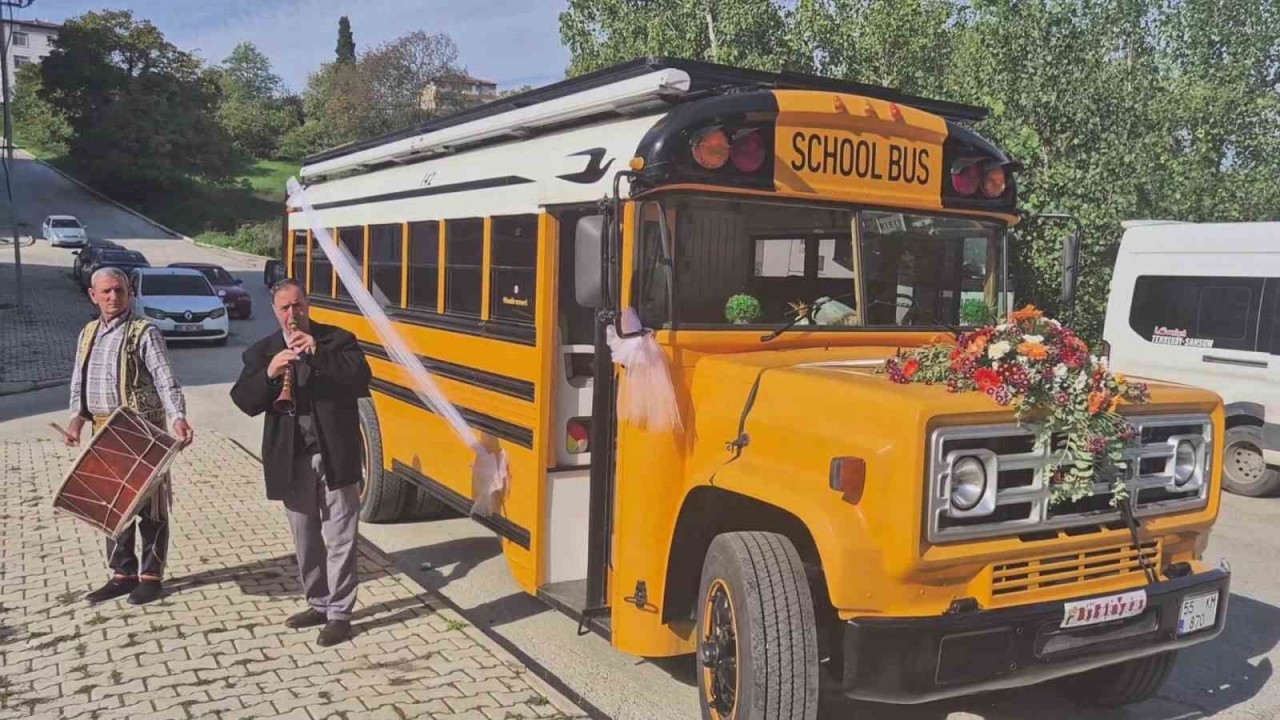 Samsun’da,  Hurda Otobüsü Gelin Arabasına Dönüştürdü