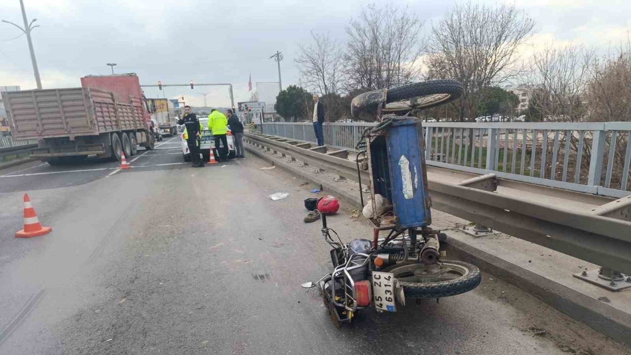 Manisa'da Motosiklet Kazası: Sürücü Ağır Yaralı
