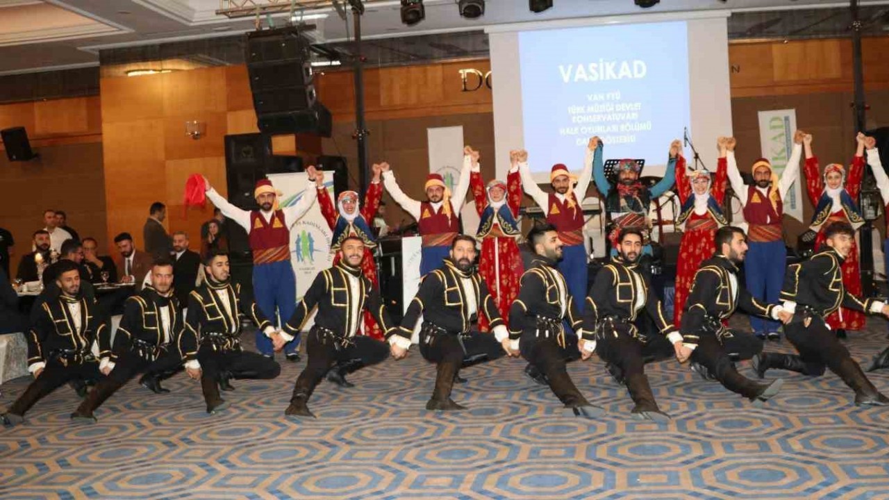 Van'da Geleneksel "Van Gecesi" Etkinliği Büyük İlgi Gördü
