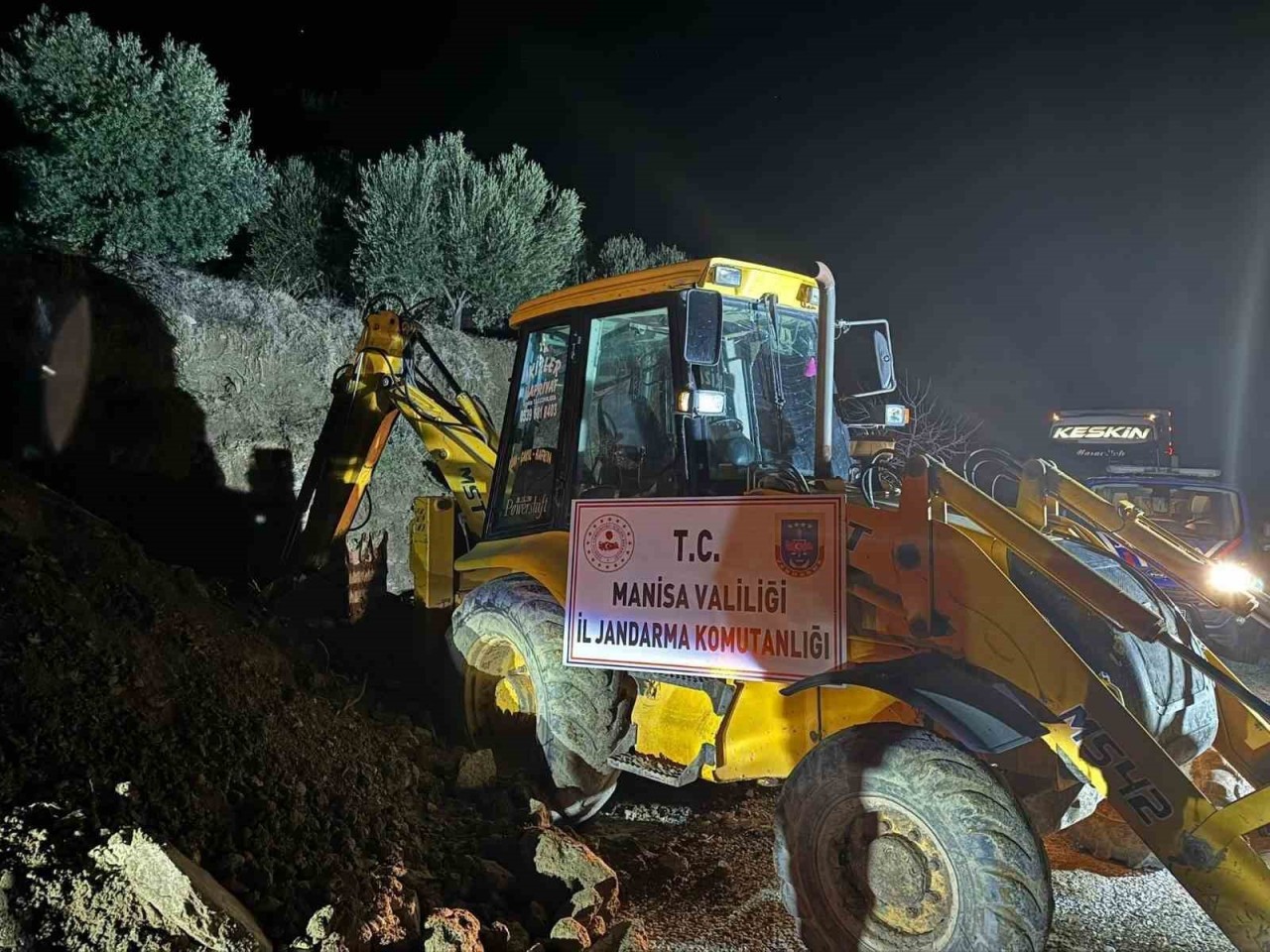 Salihli’de Yılbaşı Gecesi Kaçak Kazı: 4 Kişi Jandarma Tarafından Yakalandı