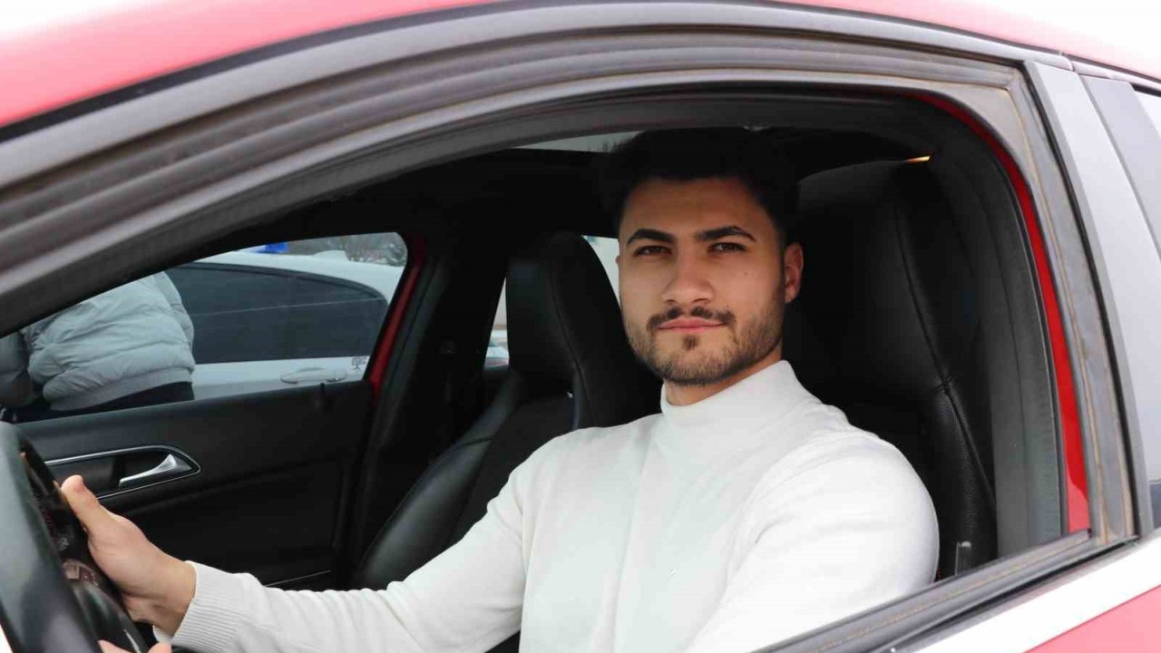 Sivas’ta Ehliyet Sınavında Heyecanını Dua ile Yendi