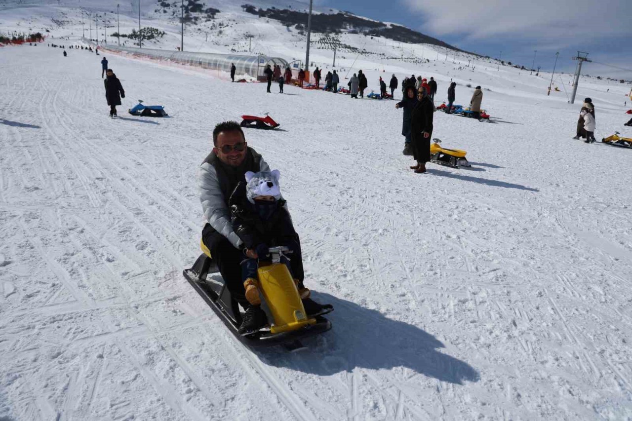 Yıldız Dağı Kayak Tesisi,  Hafta Sonu Ziyaretçi Akınına Uğradı