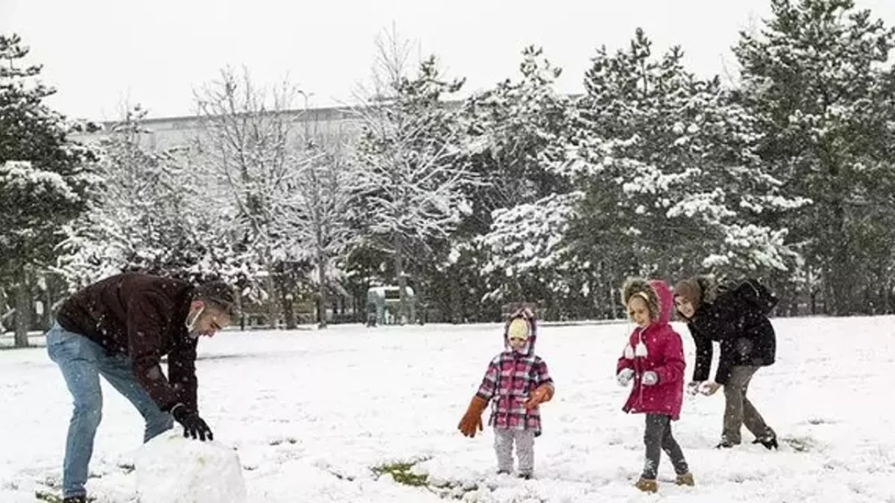 Kayseri'de Okullar Tatil Mi? 13 Şubat Perşembe İçin Valilikten Kar Tatili Açıklaması