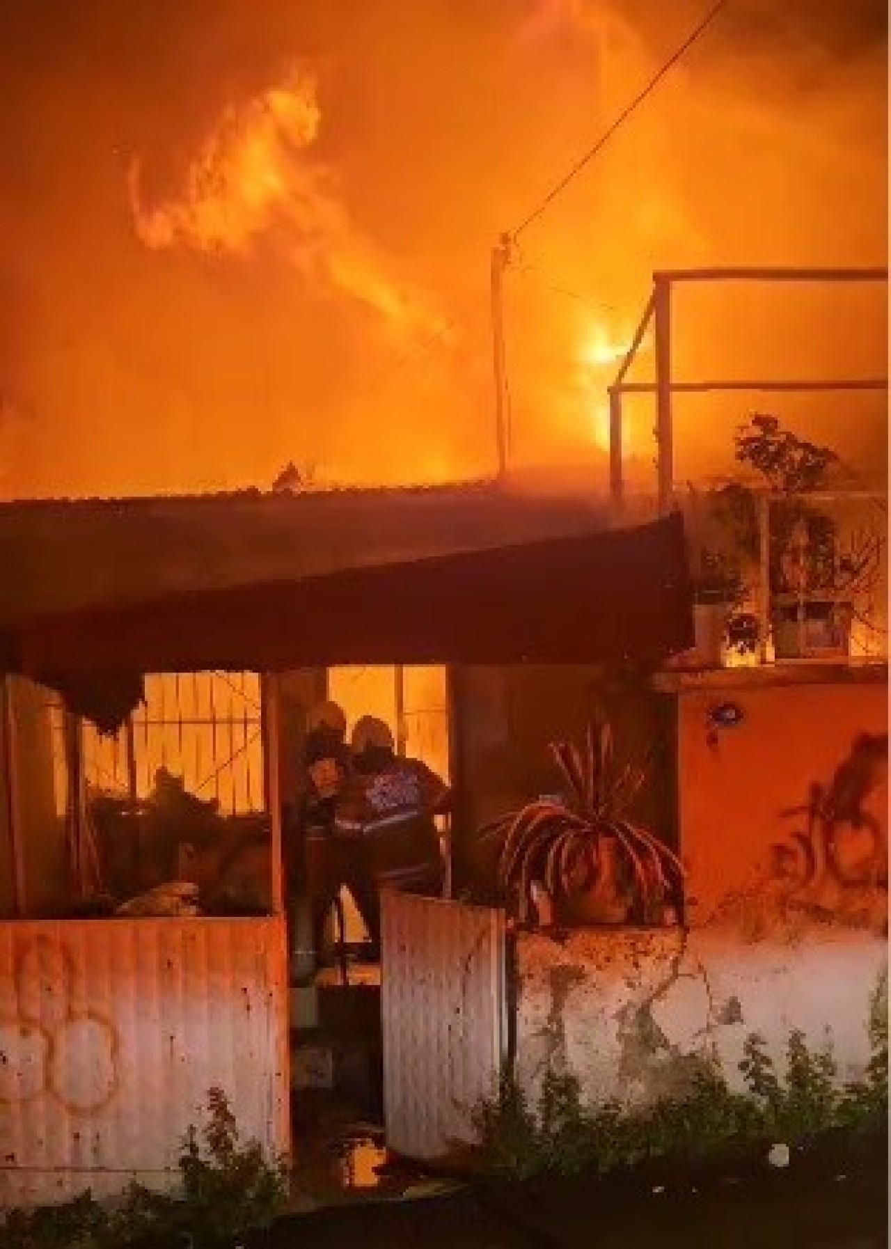 İzmir Karabağlar’da Evde Çıkan Yangın Korku Yarattı