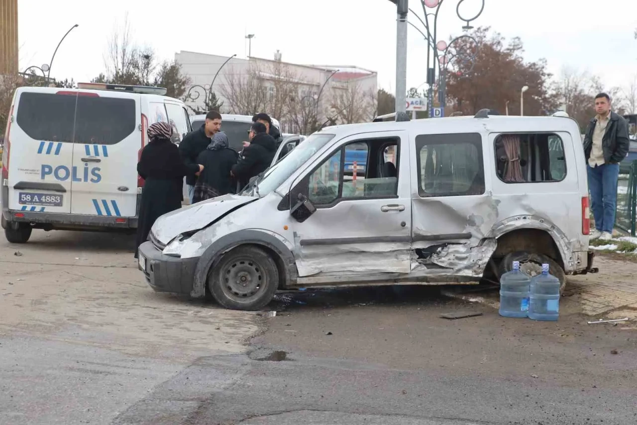 Sivas'ta Feci Kaza: 1'i Ağır 3 Yaralı