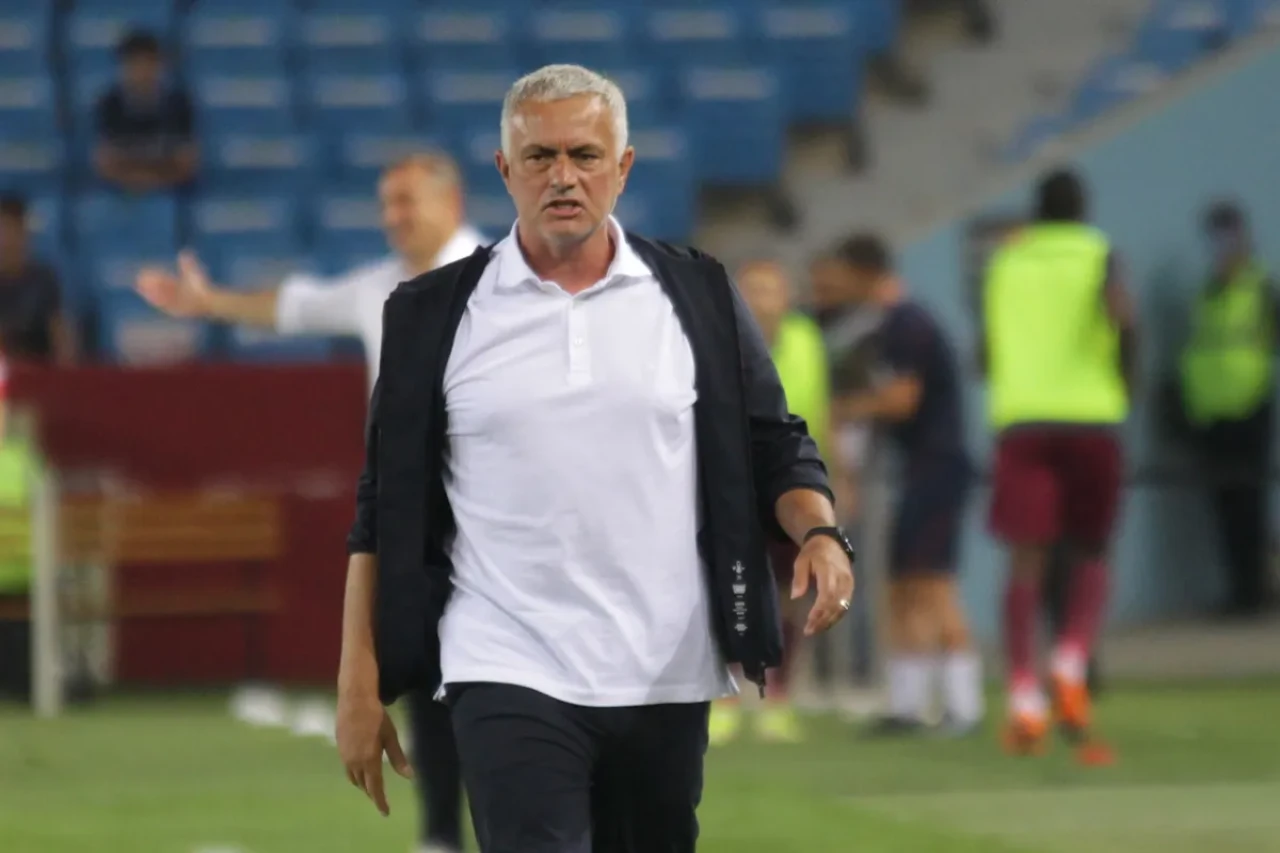 Fenerbahçe'de Yıldız Futbolcu Geri Dönüyor! Mourinho’nun Onayı Bekleniyor!