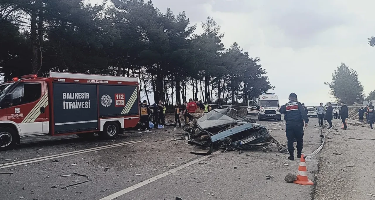 4 Araç Birbirine Girdi: Ortalık Savaş Alanına Döndü