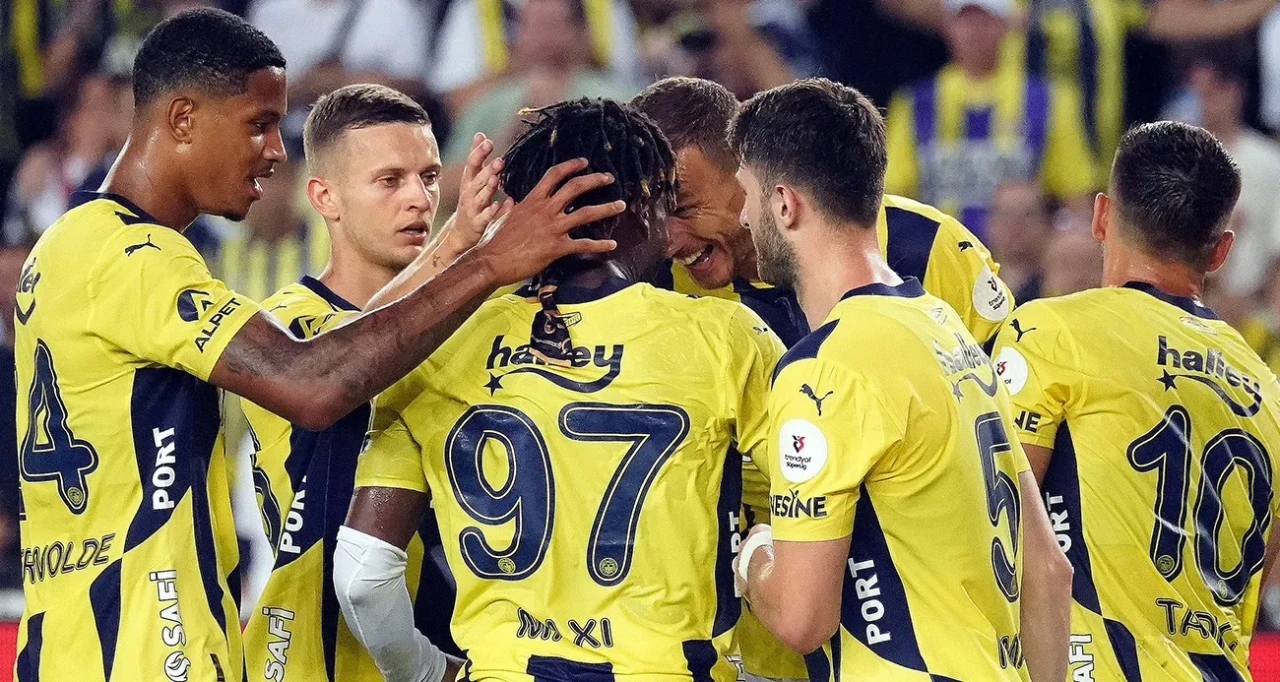Fenerbahçe'de Şok Ayrılık! Brezilyalı Yıldız Takımdan Ayrılıyor!