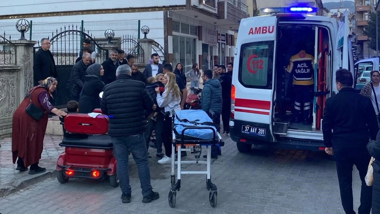 Kastamonu'da Motosiklet ile Otomobil Çarpıştı: 4 Yaralı