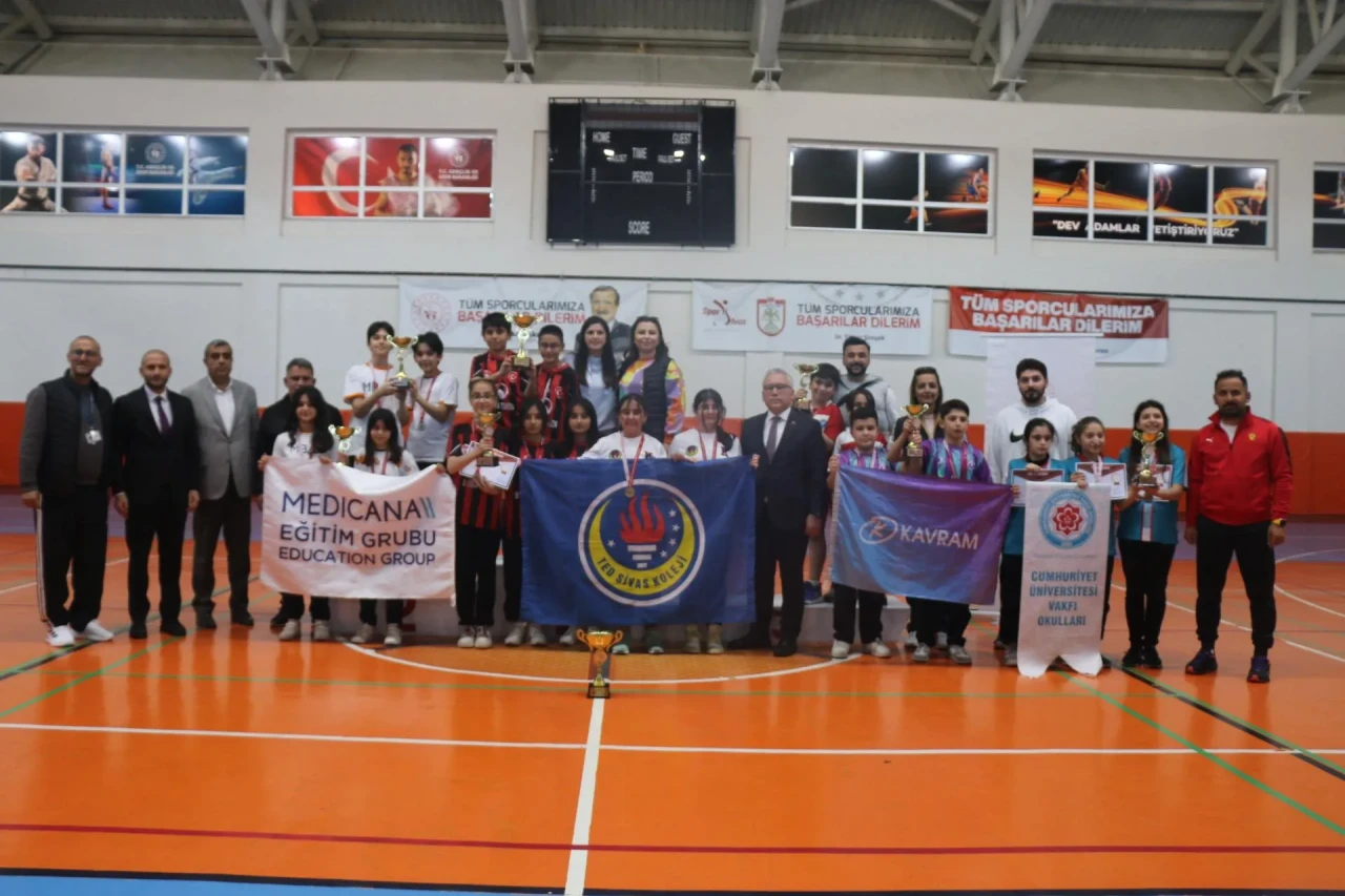 Sivas’ta Küçükler Tenis İl Birinciliği Müsabakaları Tamamlandı
