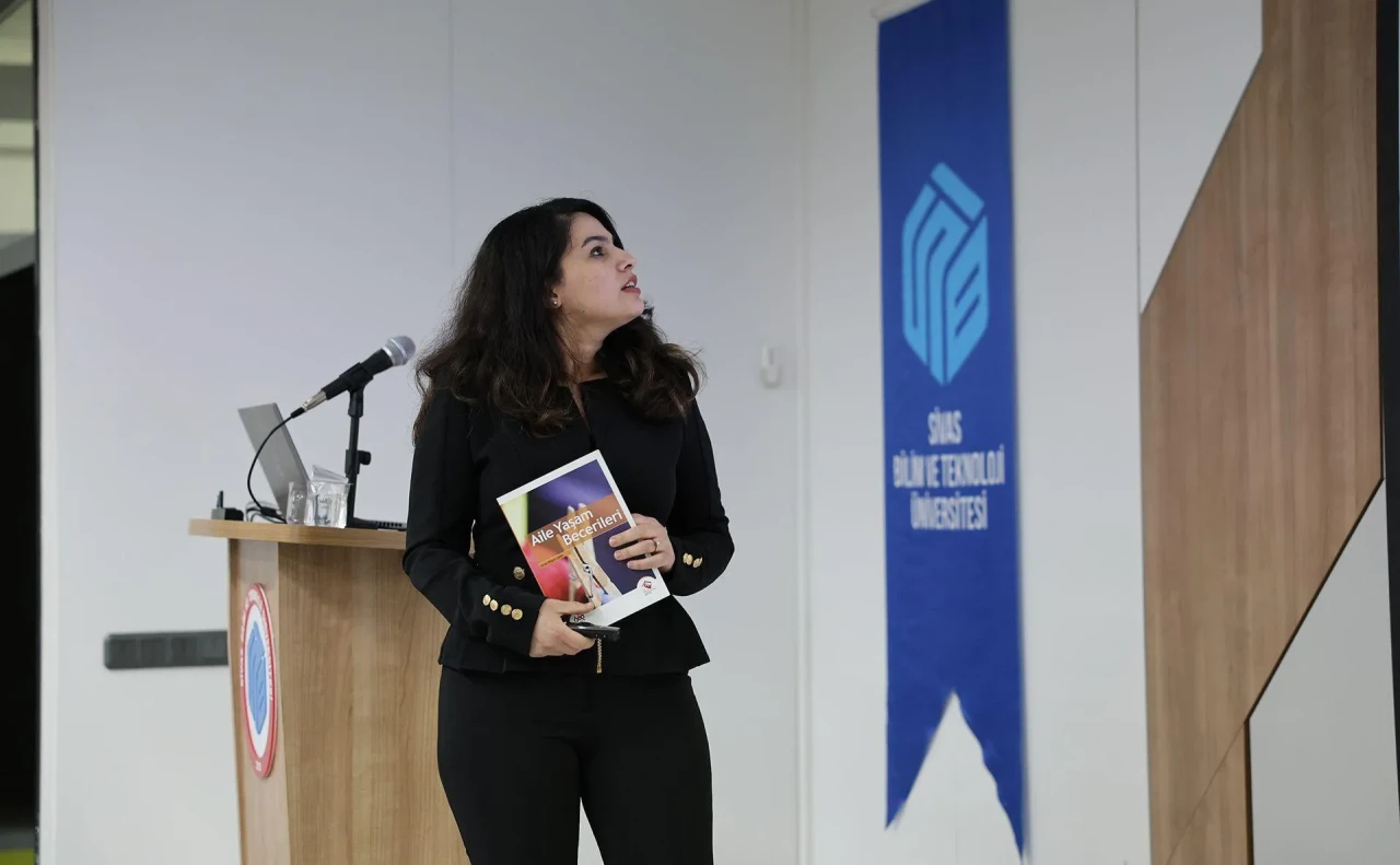 Sivas Bilim ve Teknoloji Üniversitesi'nde Aile İçi İletişim Eğitimi Gerçekleştirildi
