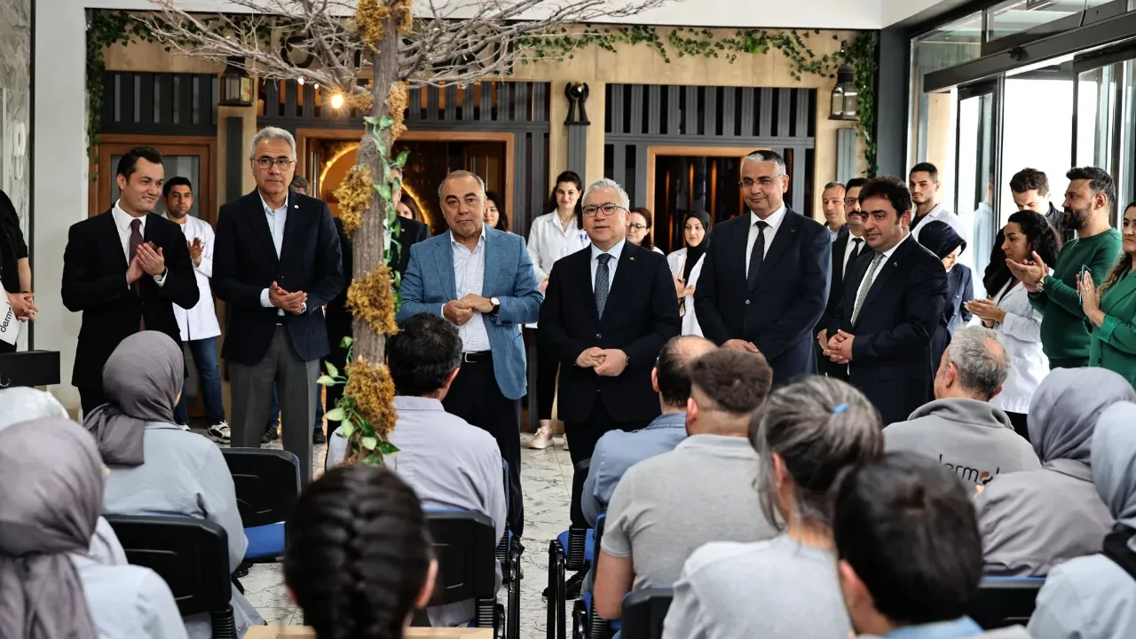 Sivas Valisi Yılmaz Şimşek, İşçilerin 1 Mayısını Kutladı