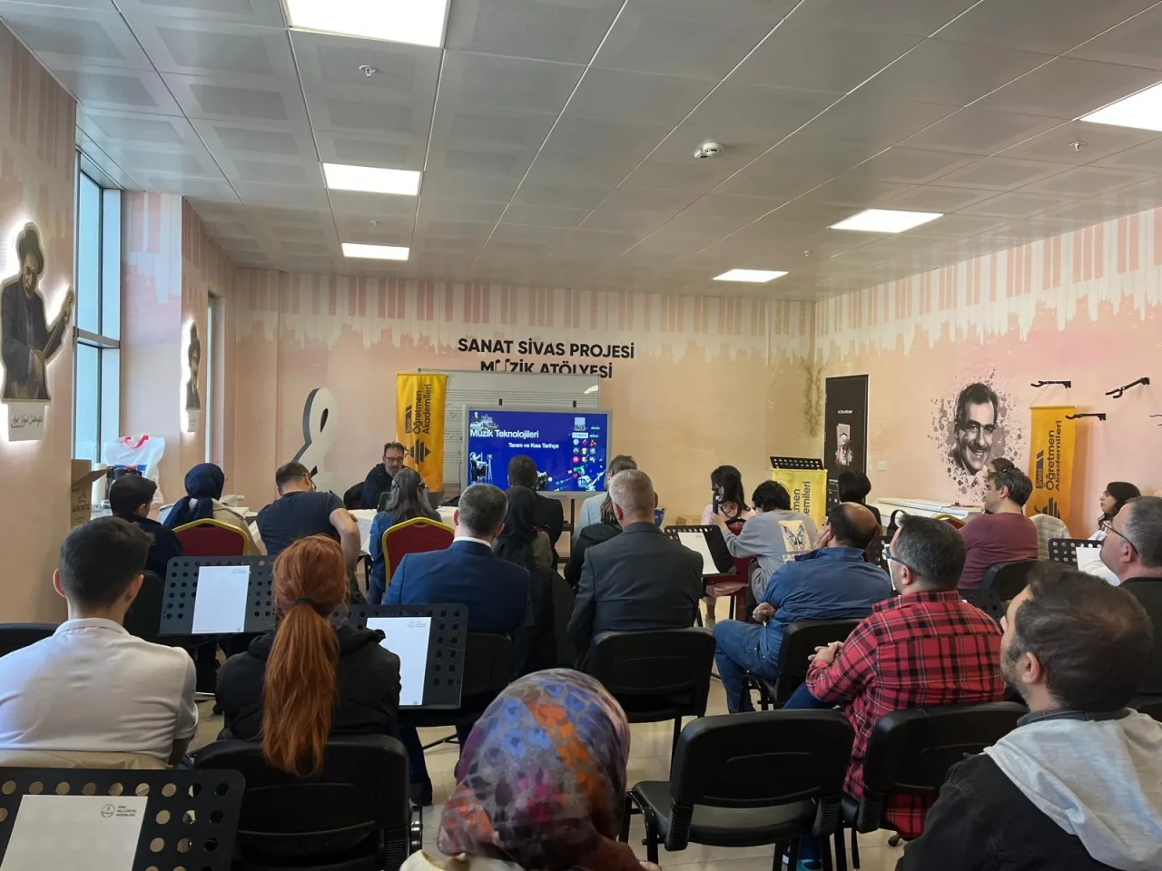 Sivas'ta Öğretmenlere "Müzik Teknolojileri" Üzerine Söyleşi