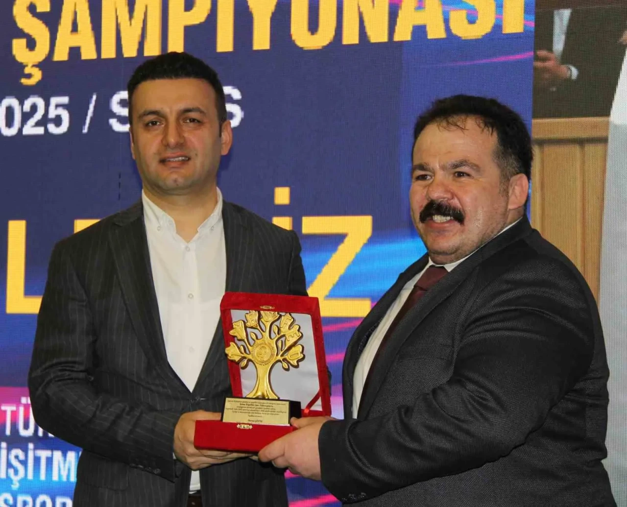 Sivas'ta Rıza Keser Anısına Düzenlenen Güreş Şampiyonası Devam Ediyor