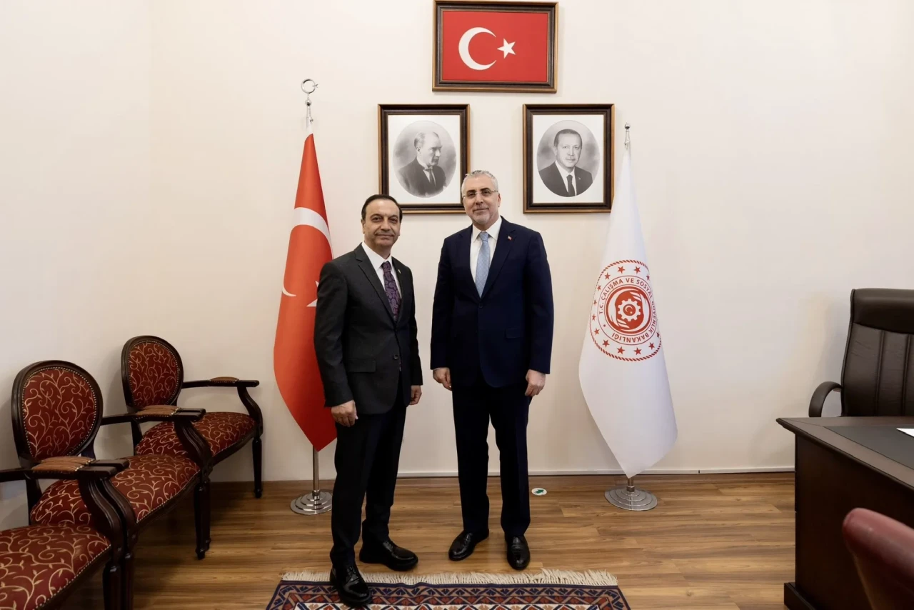 MHP Sivas Milletvekili Ahmet Özyürek, Bakan Vedat Işıkhan’ı Ziyaret Etti