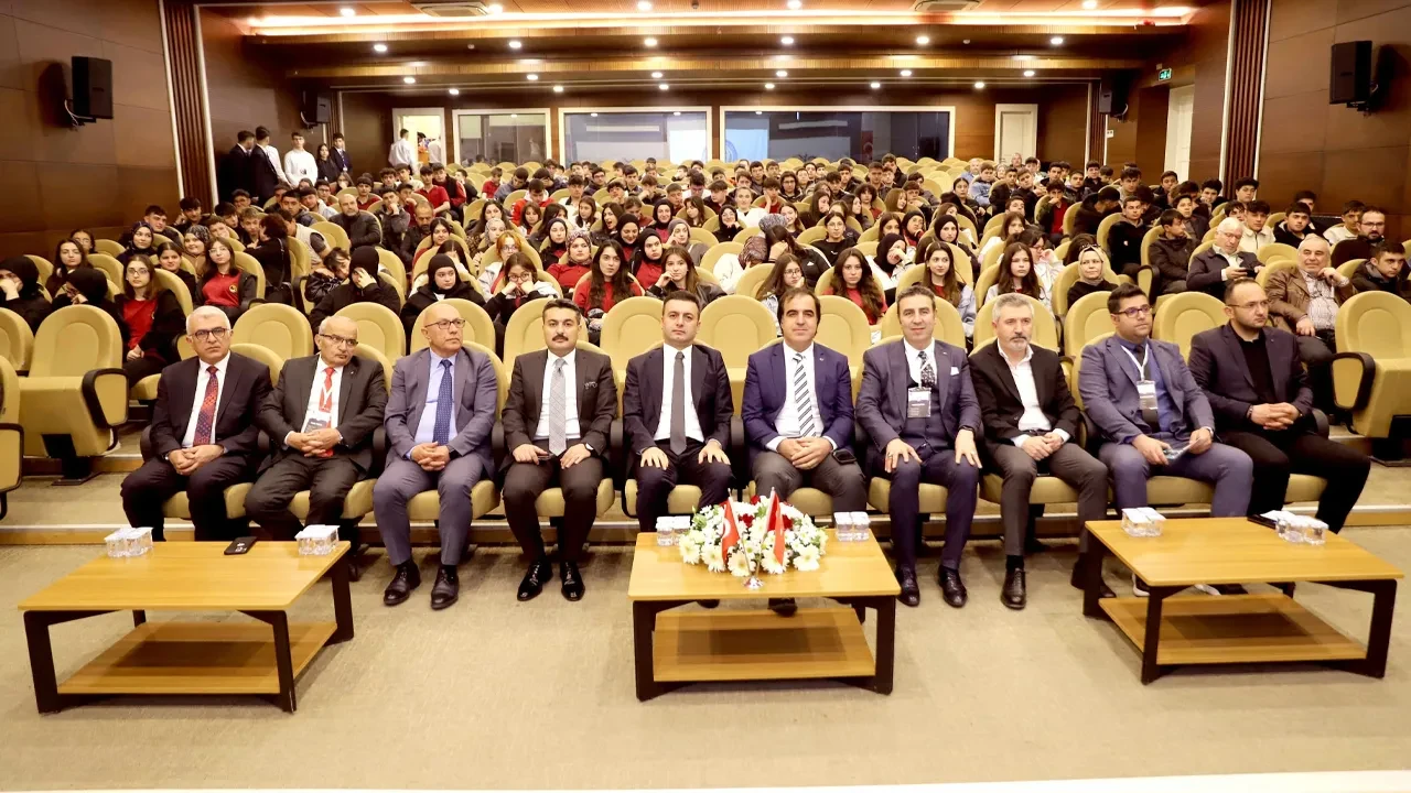 Sivas’ta “Ortak Yönümüz Eğitim” Temalı Mesleki Eğitim Forumu Düzenlendi
