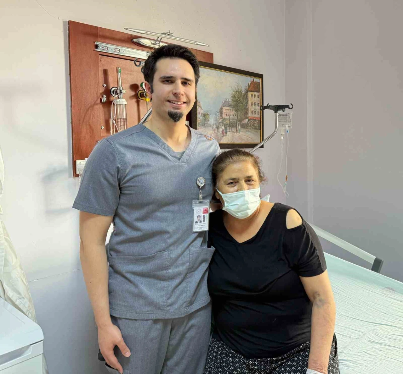 Tam 7 yıl boyunca sağlıksız bir böbrekle hayata devam eden kadın, 4 saatlik cerrahi müdahale sayesinde sağlığına geri kavuştu.