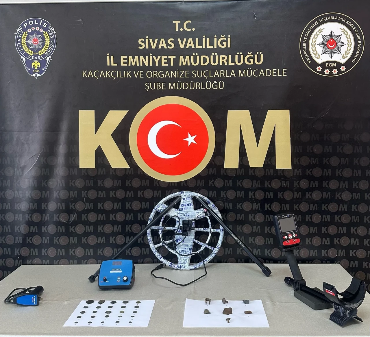 Sivas’ta Tarihi Eser Operasyonu: 25 Sikke, 2 Dedektör Ele Geçirildi