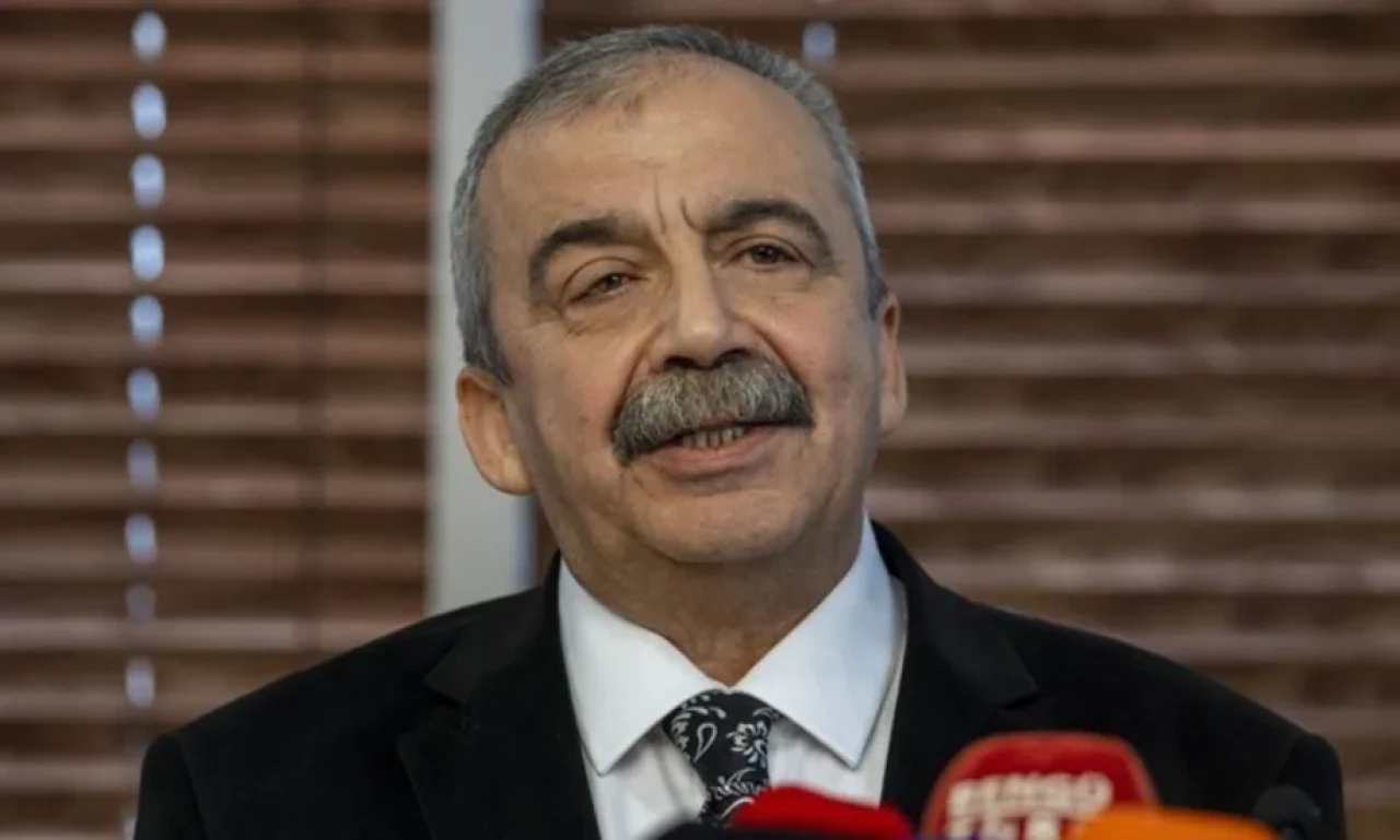 Sırrı Süreyya Önder Aslen Nerelidir? Kürt mü? Türk mü? Alevi mi?