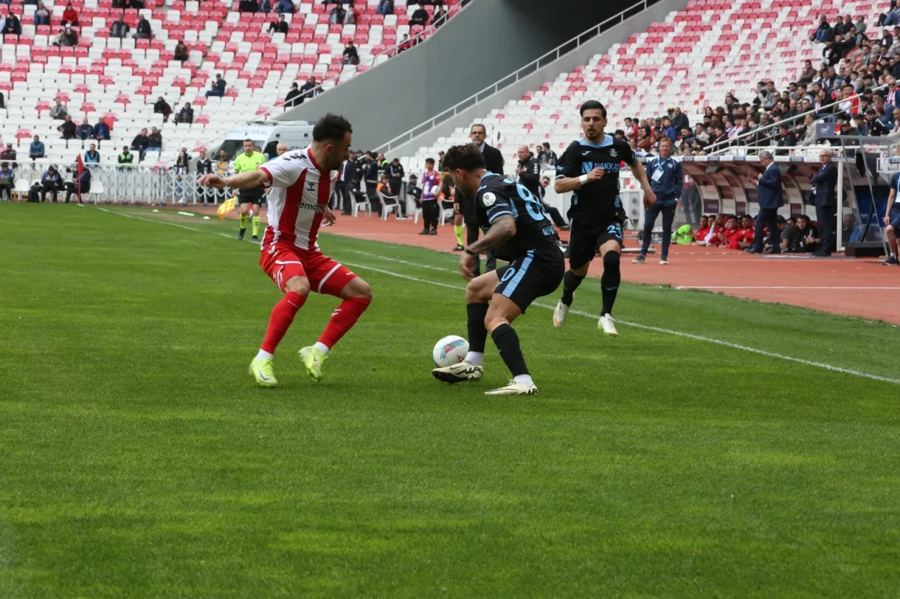 Fenerbahçe'de Sivasspor Maçı Öncesi Tehlike Kapıda! Her Şey Değişebilir!