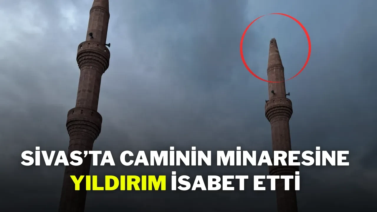 Sivas’ta Caminin Minaresine Yıldırım İsabet Etti