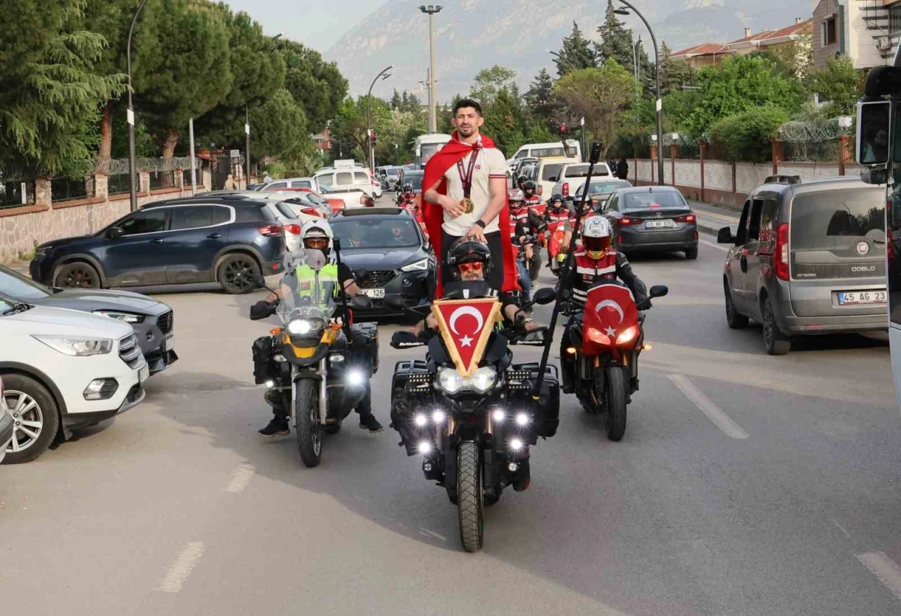 Altın Madalya Manisa’ya Geldi