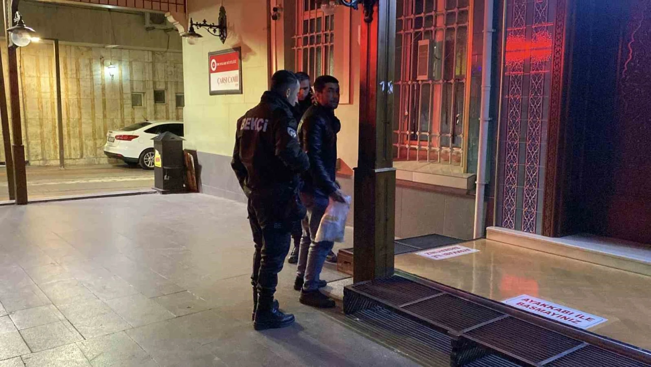 Namaz Sonrası Camiye Kilitlendi