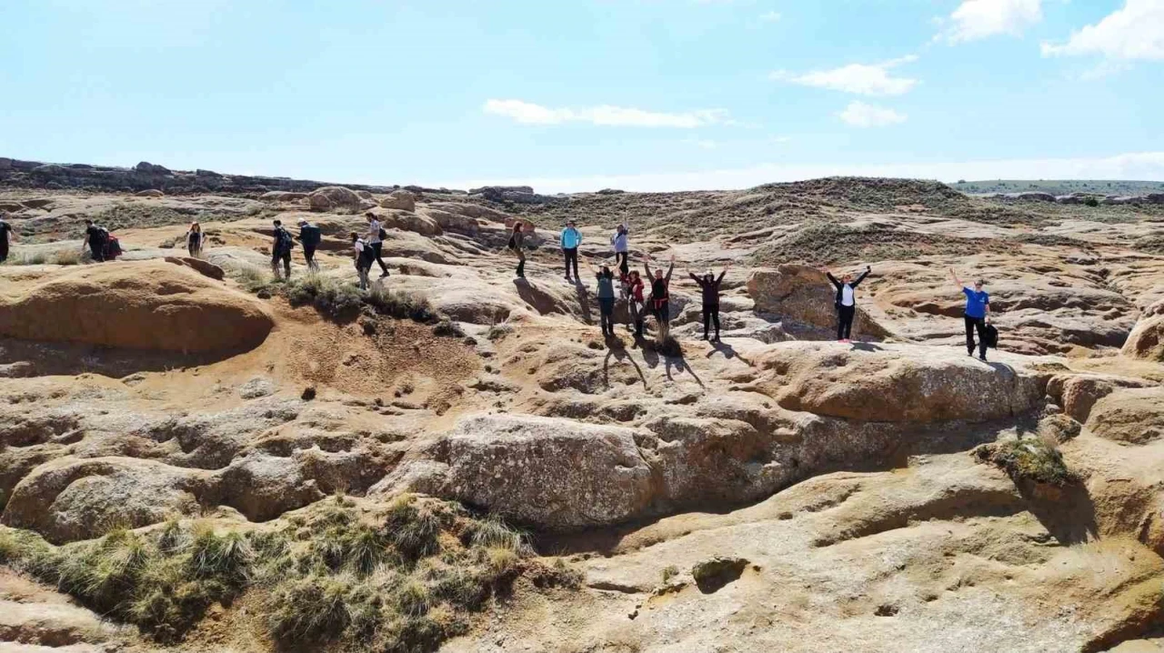Sivas'ta Mars Benzeri Kayalıklarda Doğa Yürüyüşü