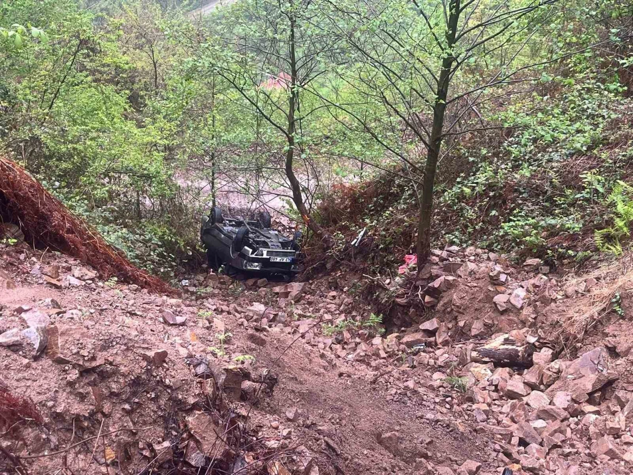 Giresun’da Otomobil Şarampole Devrildi: 4 Yaralı