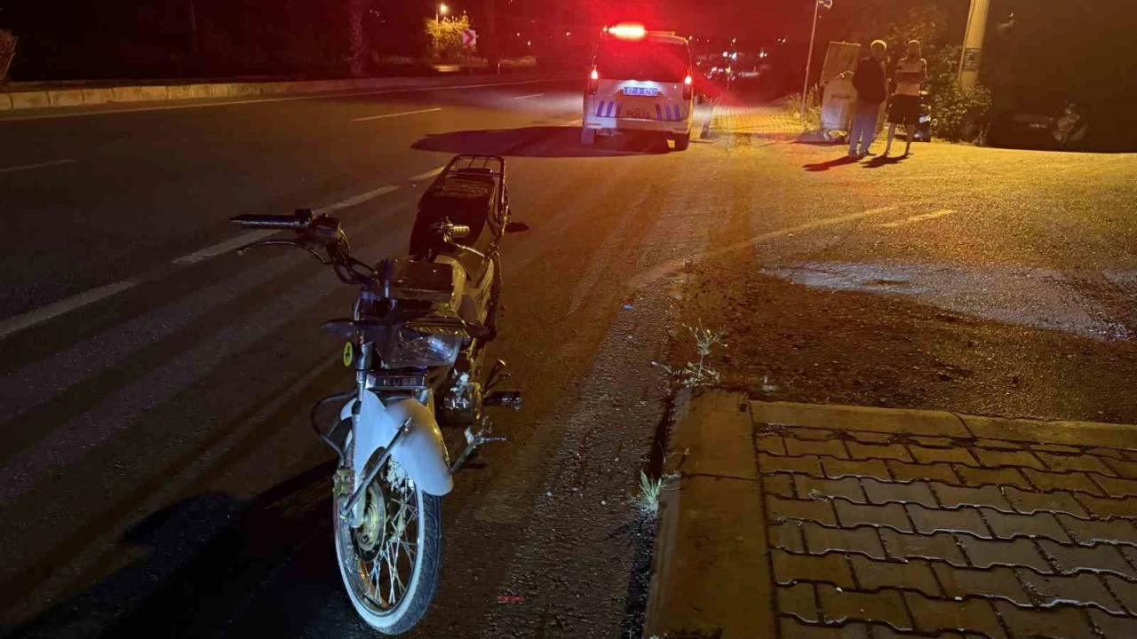 Motosikletin Çarptığı Yaya Yaralandı Sürücü Kaçtı