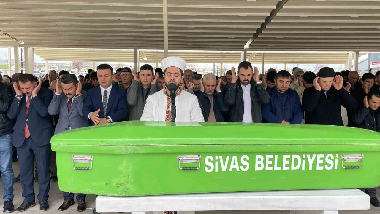 Sivas'ta Trafik Kazasında Hayatını Kaybeden Öğretmen Şenel Yılmaz Son Yolculuğuna Uğurlandı