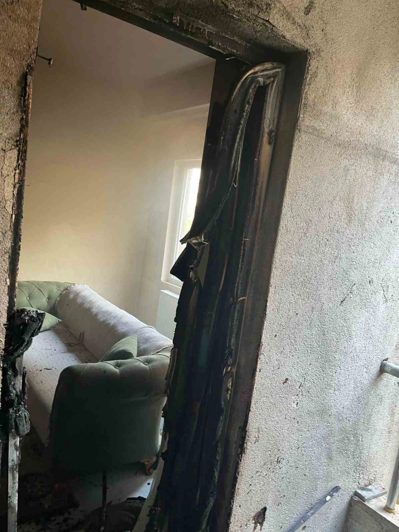 Balkonda Patlayan Tüp Evi Alevlere Bürüldü