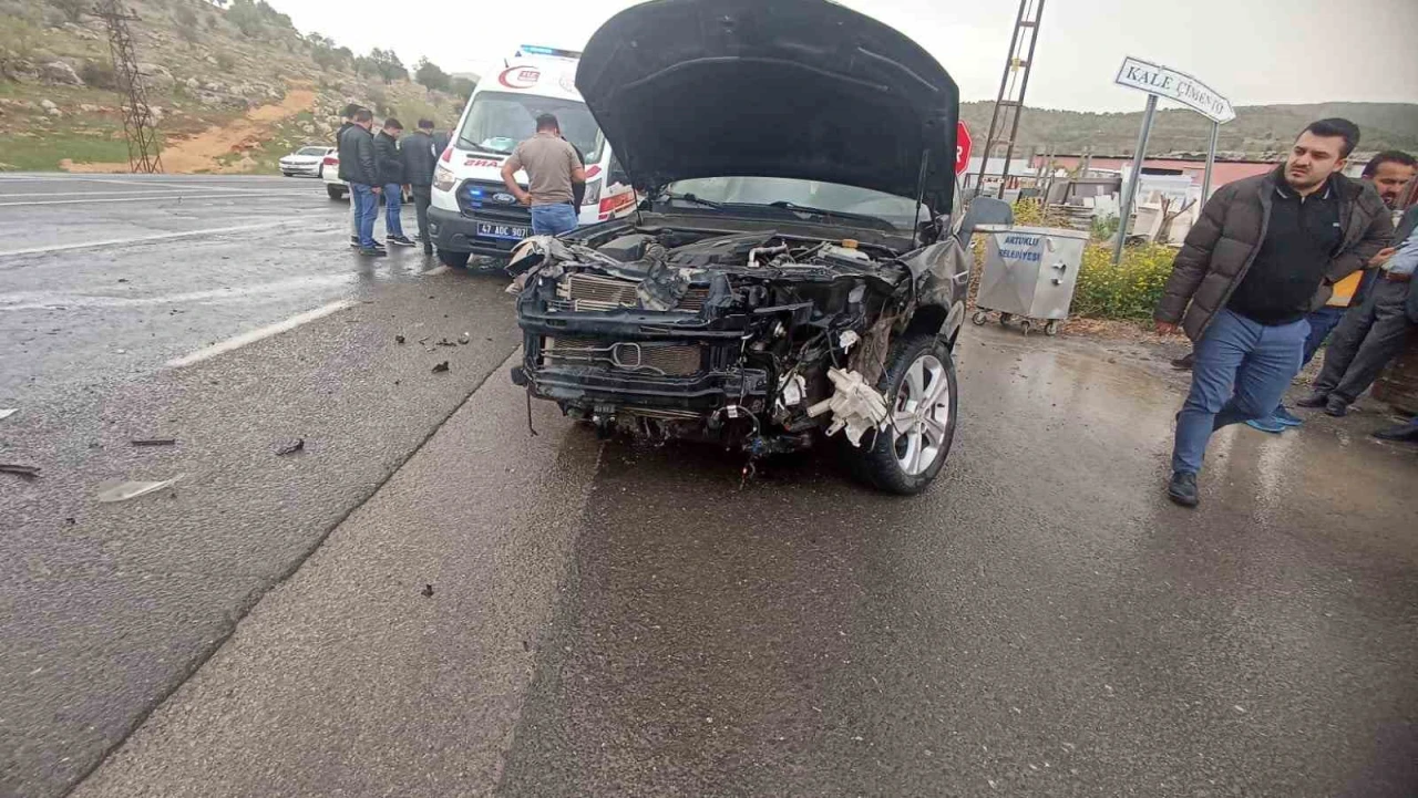 Mardin Artuklu’da Trafik Kazası: 2 Yaralı
