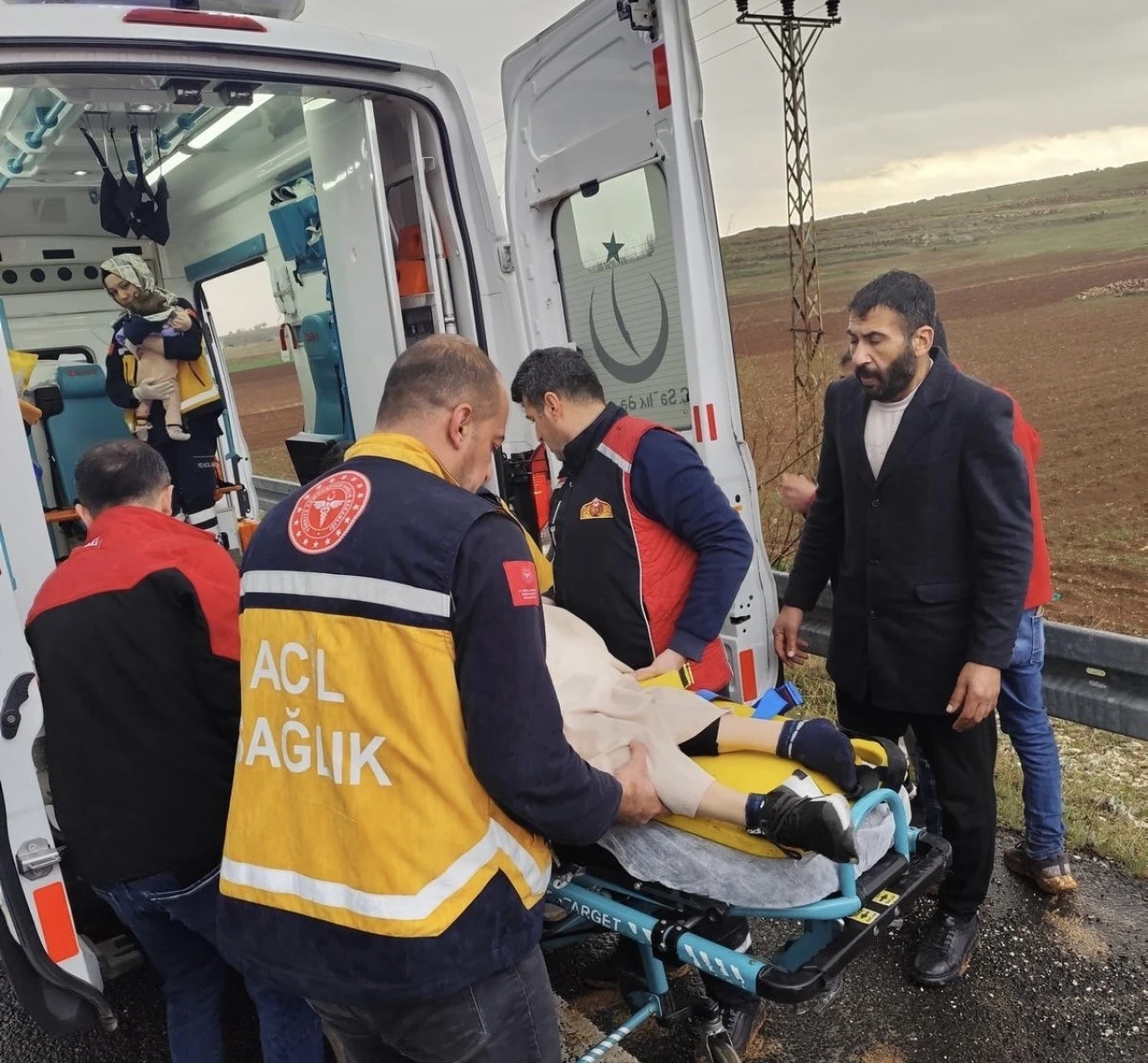 Mardin’de Kamyonet Devrildi: 3 Yaralı