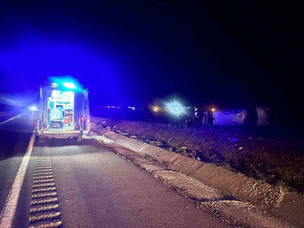 Mardin'de Dolmuş Minibüsü Takla Attı: 3 Yaralı